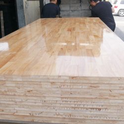 Ảnh đại diện gỗ ghép cao su phủ keo bóng