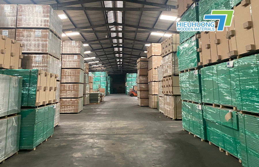 Kho chứa ván MDF rộng trên 17.000 m2 của Hiếu Hương