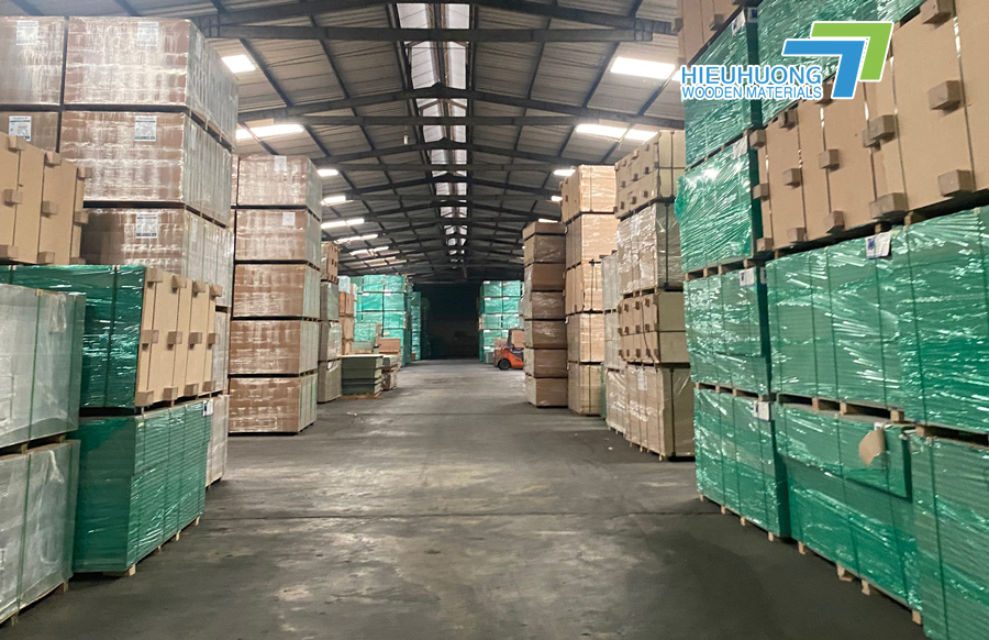 Kho ván gỗ công nghiệp hàng đầu miền Bắc của Hiếu Hương