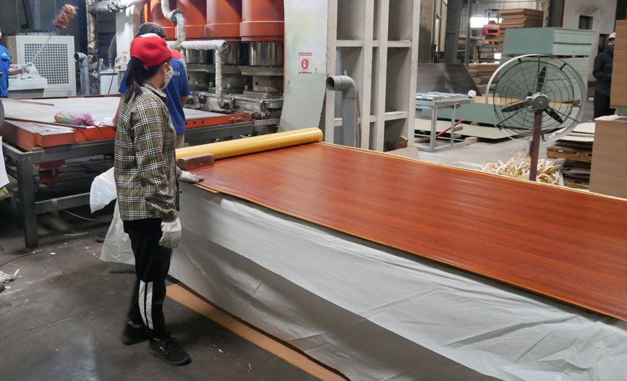 Giấy melamine dùng làm bề mặt gỗ công nghiệp