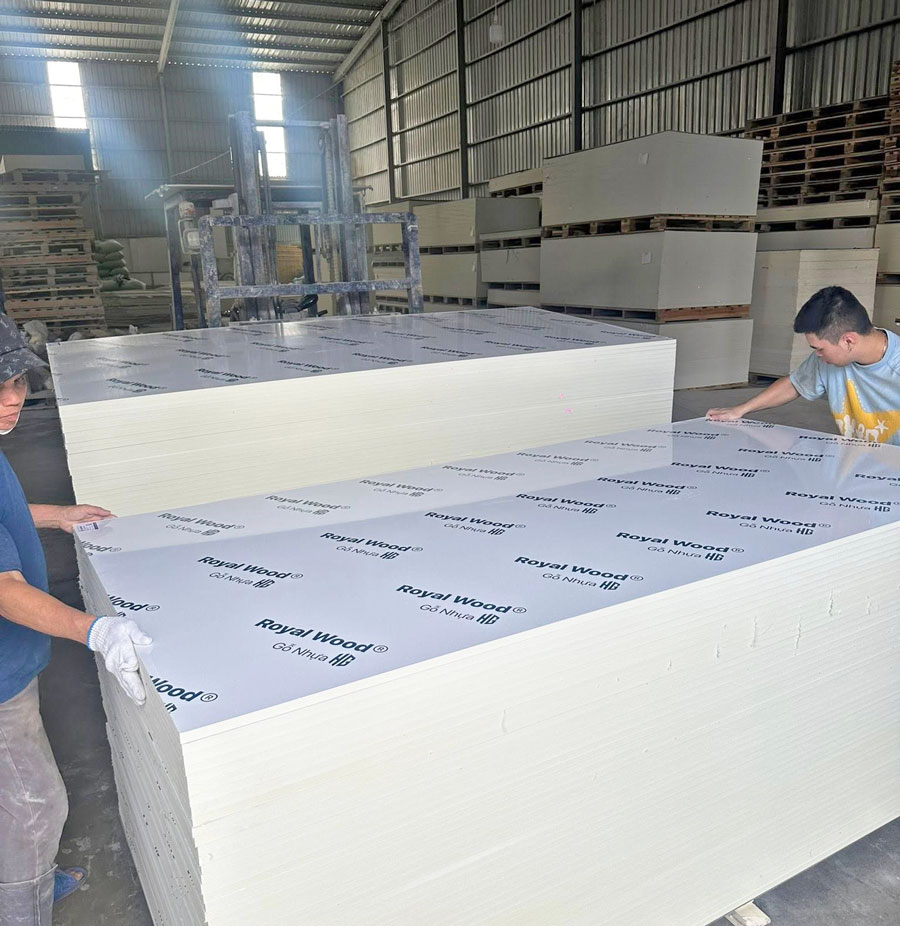 Hình ảnh nhà máy sản xuất gỗ nhựa Hoàng Gia Royalwood