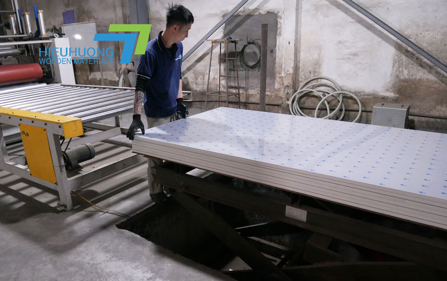 Giá tấm nhựa Picomat phủ Acrylic